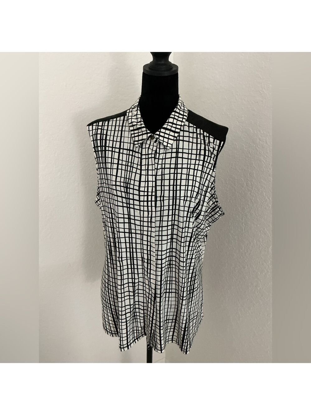Worthington Black & White Grid Print Sleeveless Hidden Button Front Blouse – XL - Picture 1 of 10